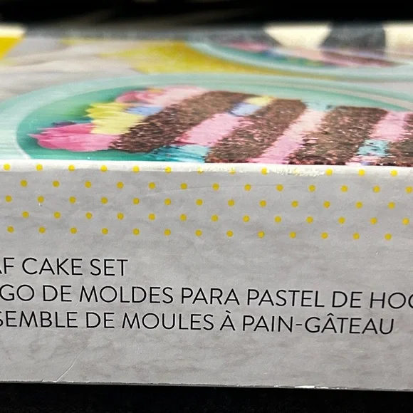 Wilton 4 Layer Cake Pan Set - New - Picture 4 of 7